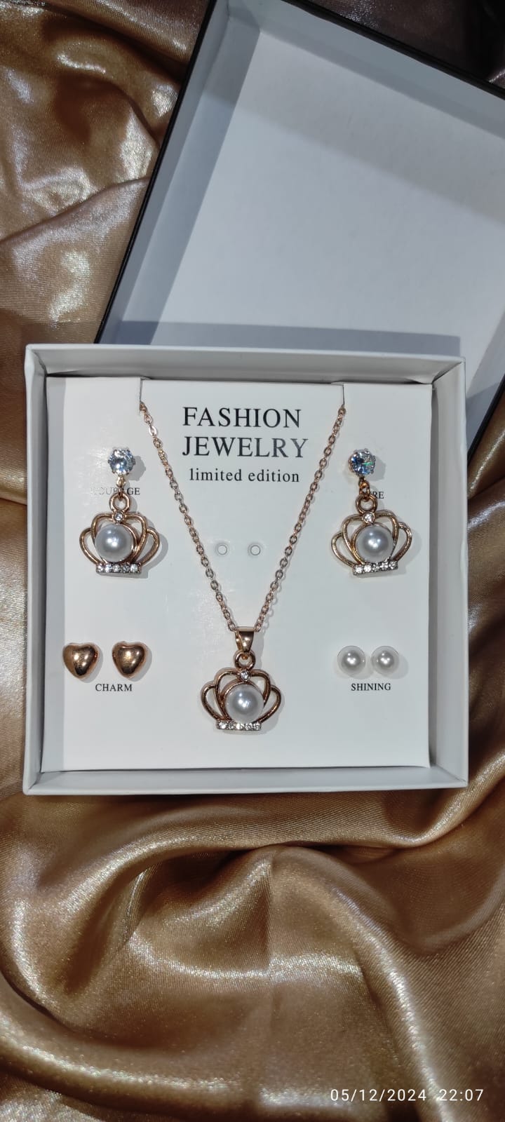 Necklace set with 3 earrings