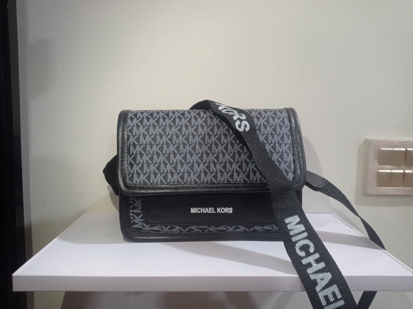 Michael Kors Classic Compact Handbag